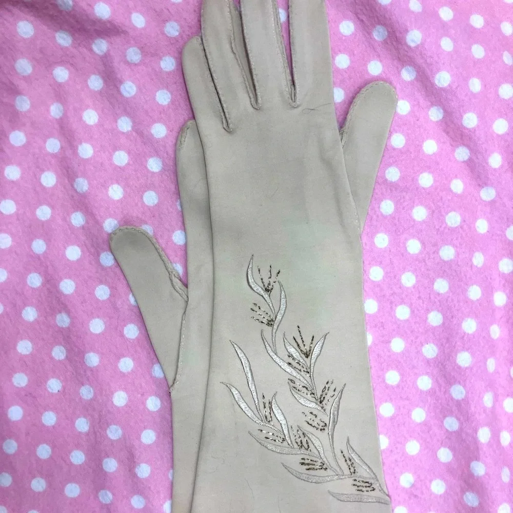 Vintage Cream Embroidered Gloves 6 1/2